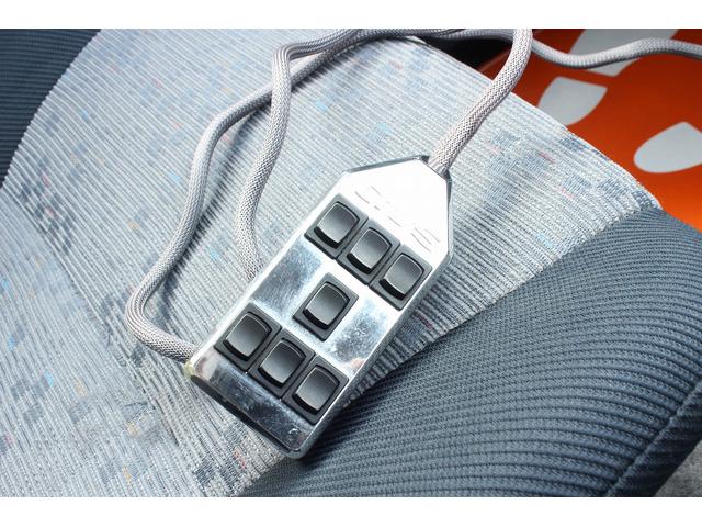 ハイラックススポーツピック エクストラキャブ　ジャッツエアサス装着　デイトナ＆ＢＦグッドリッチ　ワンピースウインドウ　リヤステップバンパー　エア開閉式トノカバー（15枚目）