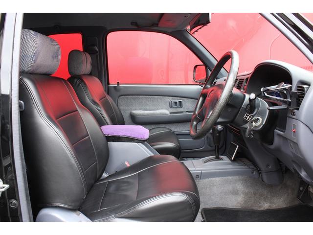 ハイラックススポーツピック エクストラキャブ　ローダウンブロック　デイトナブラックホイール　リアステップバンパー　社外グリル　社外オーディオ　ＥＴＣ　４速ＡＴ　積載量２５０キロ（3枚目）