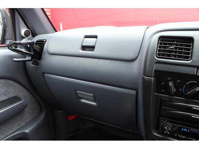 ハイラックススポーツピック エクストラキャブ　ローダウンブロック　デイトナブラックホイール　リアステップバンパー　社外グリル　社外オーディオ　ＥＴＣ　４速ＡＴ　積載量２５０キロ（14枚目）