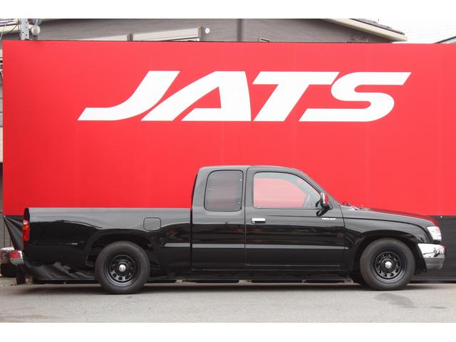 ハイラックススポーツピック エクストラキャブ　ローダウンブロック　デイトナブラックホイール　リアステップバンパー　社外グリル　社外オーディオ　ＥＴＣ　４速ＡＴ　積載量２５０キロ（28枚目）