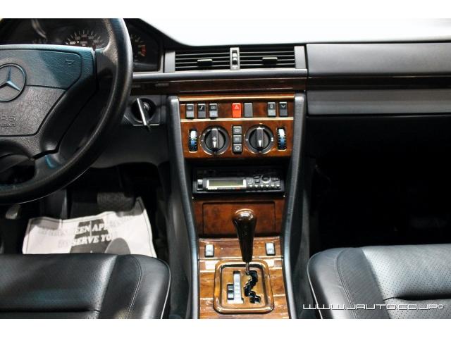 500E 整備記録簿付 黒革内装 AMG仕様 新車並行(11枚目)