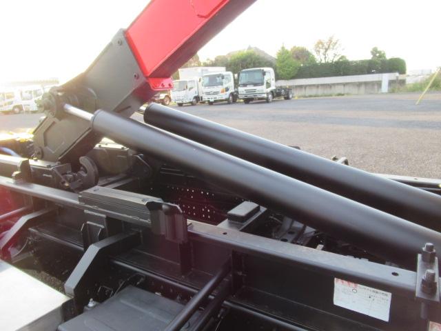 フォワード 脱着装置付コンテナ専用車アームロール7800cc(16枚目)