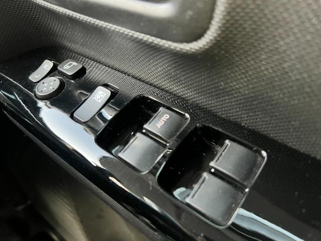 ハイブリッドXS 純正オプションKENWOODエントリーナビ・全方位モニター用カメラパッケージ装着車・ビルトインETC・スリムサーキュレーター・ヘッドアンプディスプレイ・シートヒーター・LEDヘッド&LEDフォグ(14枚目)