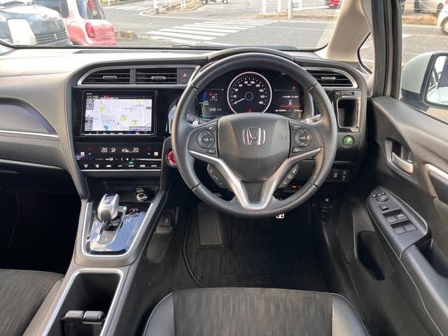 シャトル ハイブリッドX ホンダセンシング ナビ装着用スペシャルパッケージ+ETC車載器(ナビゲーション連動)・コンビシートプライムスムース&ファブリック・	LEDヘッドライト+LEDフォグライト+自動防眩ルームミラー(4枚目)