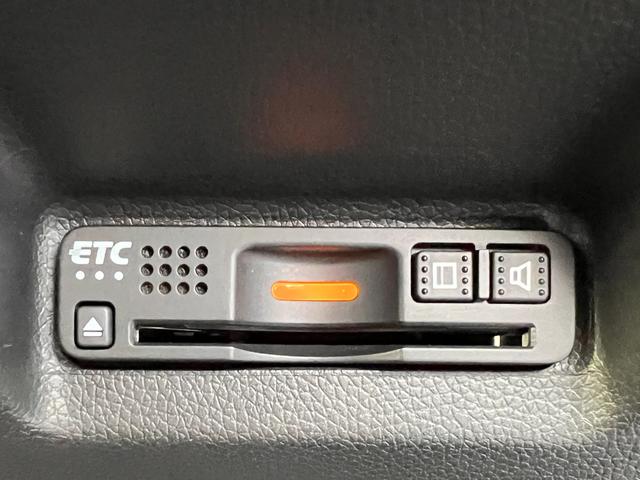 シャトル ハイブリッドX ホンダセンシング ナビ装着用スペシャルパッケージ+ETC車載器(ナビゲーション連動)・コンビシートプライムスムース&ファブリック・	LEDヘッドライト+LEDフォグライト+自動防眩ルームミラー(10枚目)