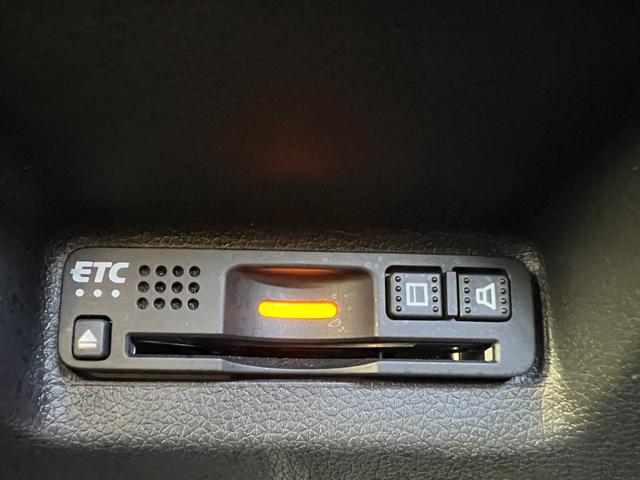 シャトル ハイブリッドX ホンダセンシング コンフォートビューパッケージ・純正オプション(ギャザズ8型ワイドプレミアムインターナビ・ナビ連動ドラレコ前後&連動ビルトインETC) アップルカープレイ・コンビシートプライムスムース&ファブリック(10枚目)