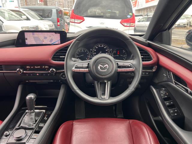 MAZDA3ファストバック 20Sバーガンディ セレクション オプション(360度セーフティPK・BOSEサウンドシステム+12スピーカー・フロント&リア&サイド&アンダースカートスポイラー・イルミスカッフプレート・ビルトインETC)シート&ステアリングヒーター(4枚目)