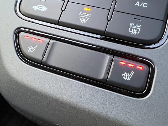 フリード e:HEVクロスター 11.4型ワイドナビ装着スペシャルPK・ナビ連動2.0ETC・2列目6:4分割可倒式シート(ダブルフォールダウン)・コンビシート&専用インテリア・アップルカープレイ&アンドロイドオート・純正ドラレコ(12枚目)