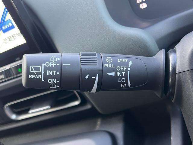 フリード e:HEVクロスター 11.4型ワイドナビ装着スペシャルPK・ナビ連動2.0ETC・2列目6:4分割可倒式シート(ダブルフォールダウン)・コンビシート&専用インテリア・アップルカープレイ&アンドロイドオート・純正ドラレコ(18枚目)