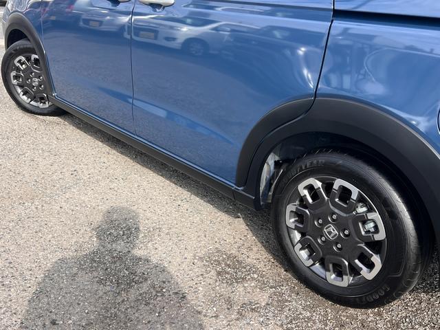 フリード e:HEVクロスター 11.4型ワイドナビ装着スペシャルPK・ナビ連動2.0ETC・2列目6:4分割可倒式シート(ダブルフォールダウン)・コンビシート&専用インテリア・アップルカープレイ&アンドロイドオート・純正ドラレコ(30枚目)