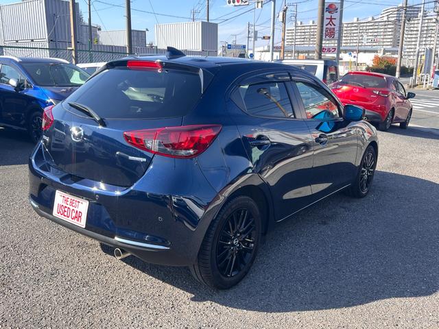 MAZDA2 15S ブラックトーンエディション 6速マニュアル・純正(マツダコネクトナビ・360度ビューモニター・前後ドラレコ・アルミペダル・バイザー裏ETC・ブルーワイドミラー・自動防眩ミラー)オートマチックハイビーム・前後パーキングセンサー(3枚目)