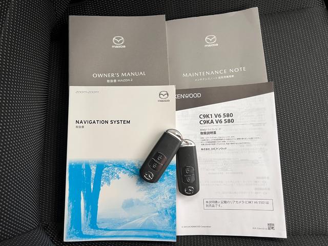 MAZDA2 15S ブラックトーンエディション 6速マニュアル・純正(マツダコネクトナビ・360度ビューモニター・前後ドラレコ・アルミペダル・バイザー裏ETC・ブルーワイドミラー・自動防眩ミラー)オートマチックハイビーム・前後パーキングセンサー(10枚目)