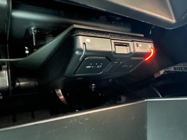 MAZDA2 15S ブラックトーンエディション 6速マニュアル・純正(マツダコネクトナビ・360度ビューモニター・前後ドラレコ・アルミペダル・バイザー裏ETC・ブルーワイドミラー・自動防眩ミラー)オートマチックハイビーム・前後パーキングセンサー(11枚目)