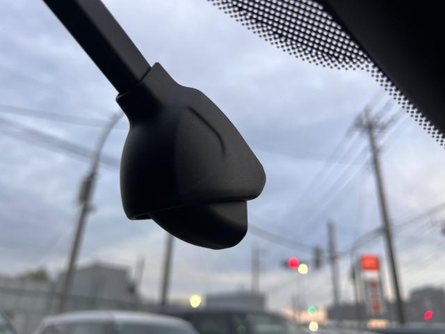 MAZDA2 15S ブラックトーンエディション 6速マニュアル・純正(マツダコネクトナビ・360度ビューモニター・前後ドラレコ・アルミペダル・バイザー裏ETC・ブルーワイドミラー・自動防眩ミラー)オートマチックハイビーム・前後パーキングセンサー(12枚目)