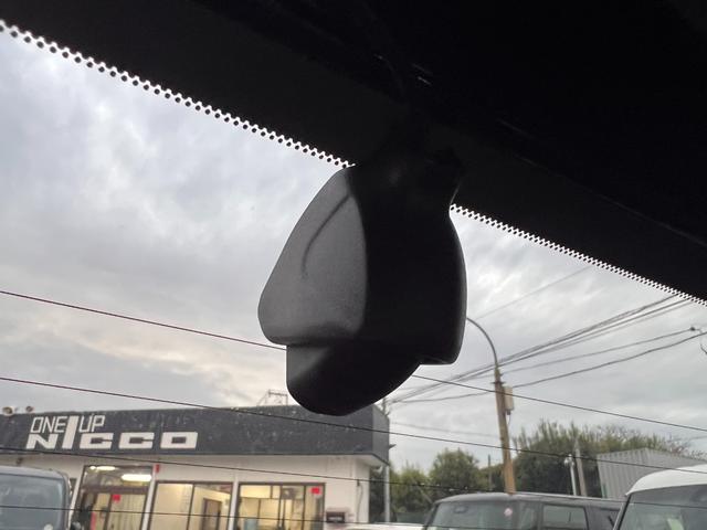 MAZDA2 15S ブラックトーンエディション 6速マニュアル・純正(マツダコネクトナビ・360度ビューモニター・前後ドラレコ・アルミペダル・バイザー裏ETC・ブルーワイドミラー・自動防眩ミラー)オートマチックハイビーム・前後パーキングセンサー(13枚目)