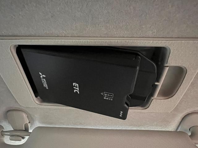 MAZDA2 15S ブラックトーンエディション 6速マニュアル・純正(マツダコネクトナビ・360度ビューモニター・前後ドラレコ・アルミペダル・バイザー裏ETC・ブルーワイドミラー・自動防眩ミラー)オートマチックハイビーム・前後パーキングセンサー(14枚目)