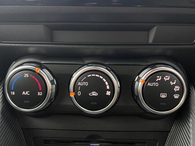 MAZDA2 15S ブラックトーンエディション 6速マニュアル・純正(マツダコネクトナビ・360度ビューモニター・前後ドラレコ・アルミペダル・バイザー裏ETC・ブルーワイドミラー・自動防眩ミラー)オートマチックハイビーム・前後パーキングセンサー(16枚目)