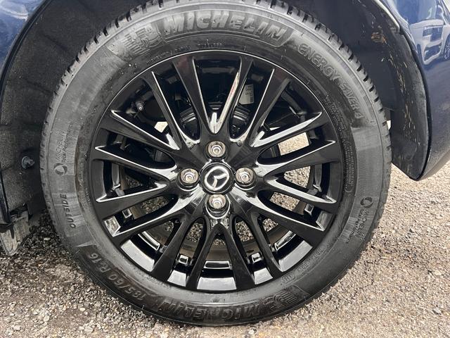 MAZDA2 15S ブラックトーンエディション 6速マニュアル・純正(マツダコネクトナビ・360度ビューモニター・前後ドラレコ・アルミペダル・バイザー裏ETC・ブルーワイドミラー・自動防眩ミラー)オートマチックハイビーム・前後パーキングセンサー(30枚目)