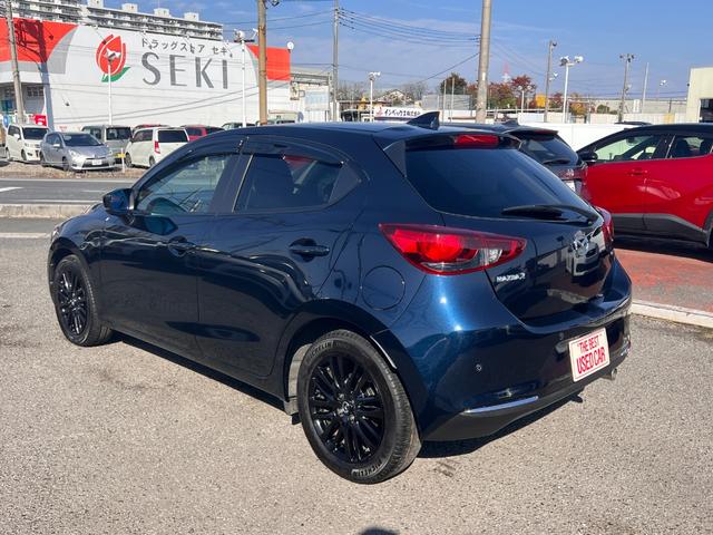 MAZDA2 15S ブラックトーンエディション 6速マニュアル・純正(マツダコネクトナビ・360度ビューモニター・前後ドラレコ・アルミペダル・バイザー裏ETC・ブルーワイドミラー・自動防眩ミラー)オートマチックハイビーム・前後パーキングセンサー(33枚目)