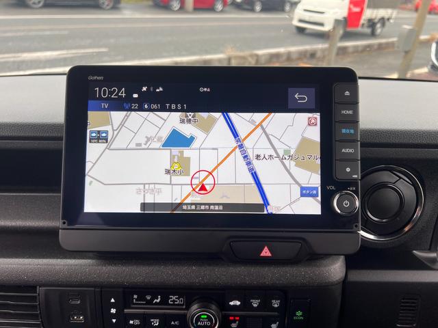 Ｎ－ＢＯＸカスタム ターボ　純正オプション（マルチビューカメラシステム・ワイド９型コネクトナビ・前後車内３カメラドラレコ・ビルトインＥＴＣ）・コンビニフック付きシートバックルテーブル・アップルカープレイ・アンドロイドオート（5枚目）