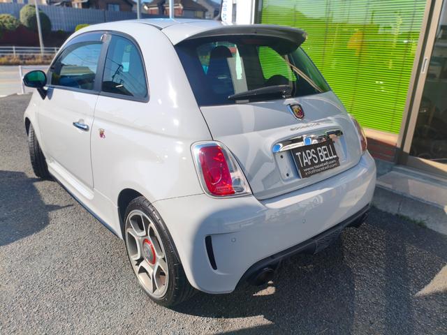 アバルト５００ ベースグレード　５速マニュアル　正規ディーラー車　ＡＫＲＡＰＯＶＩＣマフラー（15枚目）