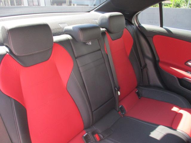 Ａクラスセダン Ａ２５０ｅ　セダン　ＡＭＧ　レザーエクスクルーシブＰ　アドバンスドＰＫＧ　レーダーセーフ　１オーナー　アンビエントライト　ヘッドアップディスプレイ　ＭＢＵＸナビＴＶ　全方位カメラ　アンビエントライト　シートヒーター　オプションカラー（12枚目）