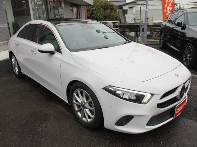 Aクラスセダン A250 4マチックセダン レーダーセーフ レザーEX パノラミックルーフ オプションカラー 本革 アンビエントライト MBUXナビTV バックカメラ 衝突軽減 踏み間違い防止 シートヒーター パワーシート ワイヤレスチャージ(3枚目)