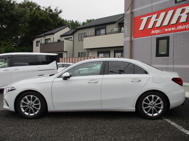 Aクラスセダン A250 4マチックセダン レーダーセーフ レザーEX パノラミックルーフ オプションカラー 本革 アンビエントライト MBUXナビTV バックカメラ 衝突軽減 踏み間違い防止 シートヒーター パワーシート ワイヤレスチャージ(5枚目)