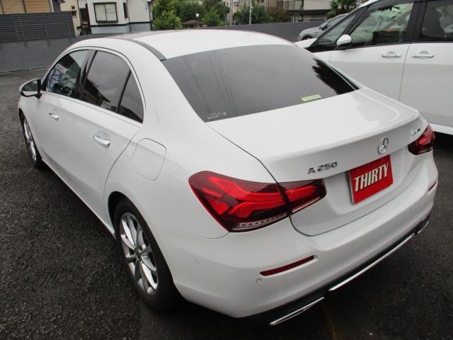 Aクラスセダン A250 4マチックセダン レーダーセーフ レザーEX パノラミックルーフ オプションカラー 本革 アンビエントライト MBUXナビTV バックカメラ 衝突軽減 踏み間違い防止 シートヒーター パワーシート ワイヤレスチャージ(8枚目)