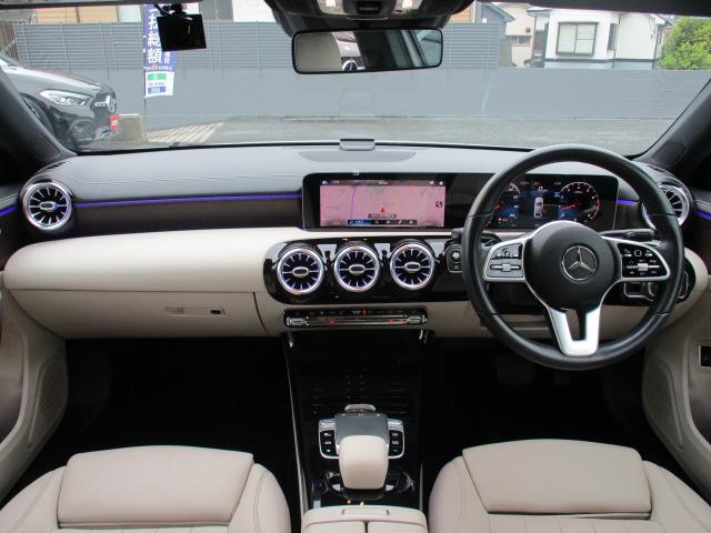 Aクラスセダン A250 4マチックセダン レーダーセーフ レザーEX パノラミックルーフ オプションカラー 本革 アンビエントライト MBUXナビTV バックカメラ 衝突軽減 踏み間違い防止 シートヒーター パワーシート ワイヤレスチャージ(9枚目)