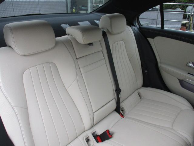 Aクラスセダン A250 4マチックセダン レーダーセーフ レザーEX パノラミックルーフ オプションカラー 本革 アンビエントライト MBUXナビTV バックカメラ 衝突軽減 踏み間違い防止 シートヒーター パワーシート ワイヤレスチャージ(12枚目)