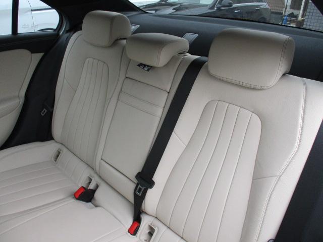 Aクラスセダン A250 4マチックセダン レーダーセーフ レザーEX パノラミックルーフ オプションカラー 本革 アンビエントライト MBUXナビTV バックカメラ 衝突軽減 踏み間違い防止 シートヒーター パワーシート ワイヤレスチャージ(14枚目)