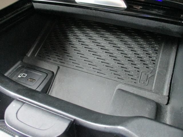 Aクラスセダン A250 4マチックセダン レーダーセーフ レザーEX パノラミックルーフ オプションカラー 本革 アンビエントライト MBUXナビTV バックカメラ 衝突軽減 踏み間違い防止 シートヒーター パワーシート ワイヤレスチャージ(20枚目)