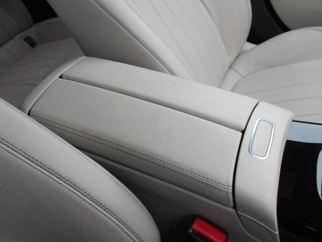 Aクラスセダン A250 4マチックセダン レーダーセーフ レザーEX パノラミックルーフ オプションカラー 本革 アンビエントライト MBUXナビTV バックカメラ 衝突軽減 踏み間違い防止 シートヒーター パワーシート ワイヤレスチャージ(22枚目)