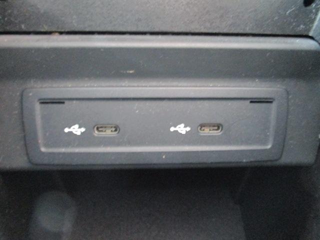 Aクラスセダン A250 4マチックセダン レーダーセーフ レザーEX パノラミックルーフ オプションカラー 本革 アンビエントライト MBUXナビTV バックカメラ 衝突軽減 踏み間違い防止 シートヒーター パワーシート ワイヤレスチャージ(24枚目)