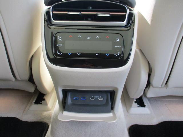 ＥＱＳ ＳＵＶ ＥＱＳ５８０　４マチック　ＳＵＶ　スポーツ　メーカー保証　ショーファーＰＫＧ　ナイトＰＫＧ　オプションインテリアトリム　本革シート　パノラミックルーフ　ＭＢＵＸハイパースクリーン　リアシートモニター　ブルメスター　全方位カメラ　ＨＵＤ（77枚目）