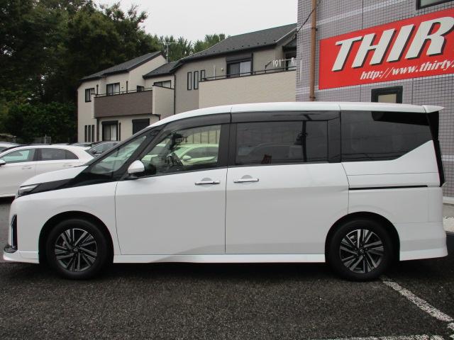 セレナ ｅ－パワー　ハイウェイスターＶ　フロントダイナミックパッケージ　ルーフスポイラー　プロパイロット　純正１２．３インチナビ　キャンセラー付きＴＶ　全方位カメラ　シート＆ステアヒーター　両側パワスラ　ワイヤレスチャージ　ドラレコ（5枚目）