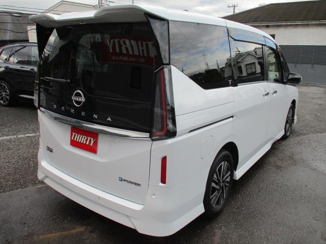 セレナ ｅ－パワー　ハイウェイスターＶ　フロントダイナミックパッケージ　ルーフスポイラー　プロパイロット　純正１２．３インチナビ　キャンセラー付きＴＶ　全方位カメラ　シート＆ステアヒーター　両側パワスラ　ワイヤレスチャージ　ドラレコ（6枚目）
