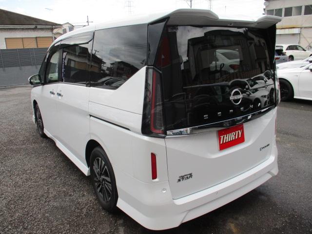 セレナ ｅ－パワー　ハイウェイスターＶ　フロントダイナミックパッケージ　ルーフスポイラー　プロパイロット　純正１２．３インチナビ　キャンセラー付きＴＶ　全方位カメラ　シート＆ステアヒーター　両側パワスラ　ワイヤレスチャージ　ドラレコ（8枚目）