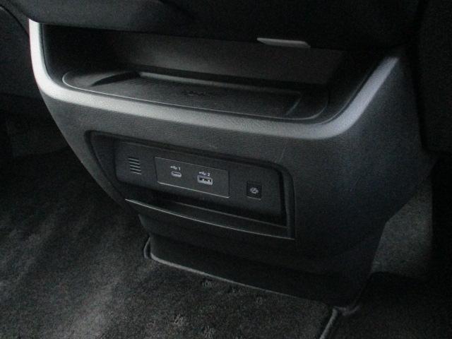 セレナ ｅ－パワー　ハイウェイスターＶ　フロントダイナミックパッケージ　ルーフスポイラー　プロパイロット　純正１２．３インチナビ　キャンセラー付きＴＶ　全方位カメラ　シート＆ステアヒーター　両側パワスラ　ワイヤレスチャージ　ドラレコ（24枚目）