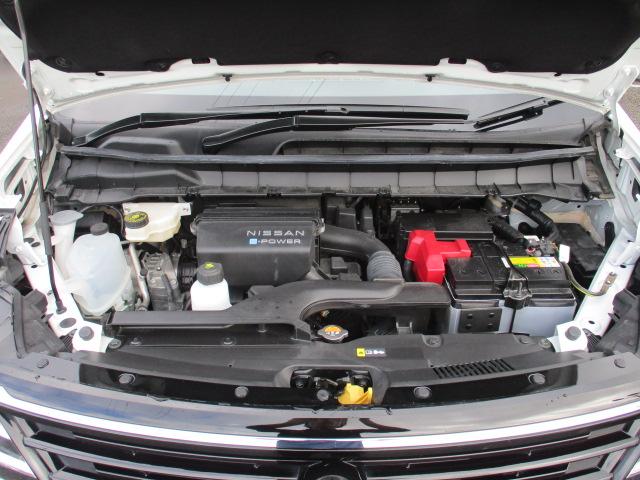 セレナ ｅ－パワー　ハイウェイスターＶ　フロントダイナミックパッケージ　ルーフスポイラー　プロパイロット　純正１２．３インチナビ　キャンセラー付きＴＶ　全方位カメラ　シート＆ステアヒーター　両側パワスラ　ワイヤレスチャージ　ドラレコ（43枚目）