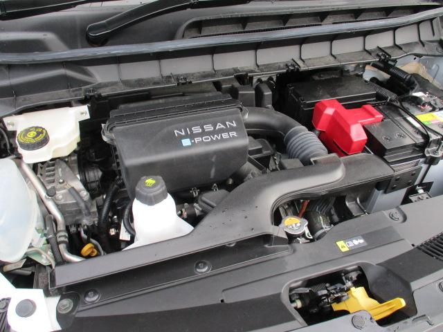 セレナ ｅ－パワー　ハイウェイスターＶ　フロントダイナミックパッケージ　ルーフスポイラー　プロパイロット　純正１２．３インチナビ　キャンセラー付きＴＶ　全方位カメラ　シート＆ステアヒーター　両側パワスラ　ワイヤレスチャージ　ドラレコ（44枚目）