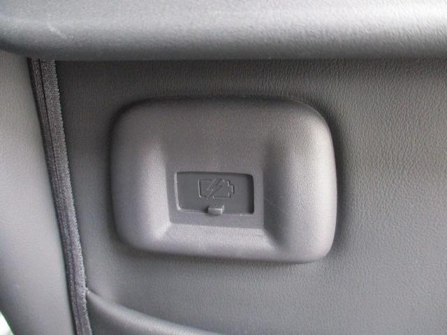 セレナ ｅ－パワー　ハイウェイスターＶ　フロントダイナミックパッケージ　ルーフスポイラー　プロパイロット　純正１２．３インチナビ　キャンセラー付きＴＶ　全方位カメラ　シート＆ステアヒーター　両側パワスラ　ワイヤレスチャージ　ドラレコ（63枚目）