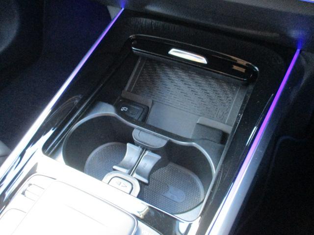 GLB GLB200d 4マチック レーダーセーフ アンビエントライト MBUXナビTV 全方位カメラ パワーシート シートヒーター ハーフレザーシート パワーテールゲート ワイヤレスチャージ 衝突軽減 踏み間違い防止 前後ドラレコ(21枚目)