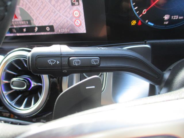 GLB GLB200d 4マチック レーダーセーフ アンビエントライト MBUXナビTV 全方位カメラ パワーシート シートヒーター ハーフレザーシート パワーテールゲート ワイヤレスチャージ 衝突軽減 踏み間違い防止 前後ドラレコ(28枚目)