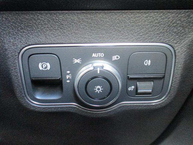 GLB GLB200d 4マチック レーダーセーフ アンビエントライト MBUXナビTV 全方位カメラ パワーシート シートヒーター ハーフレザーシート パワーテールゲート ワイヤレスチャージ 衝突軽減 踏み間違い防止 前後ドラレコ(31枚目)