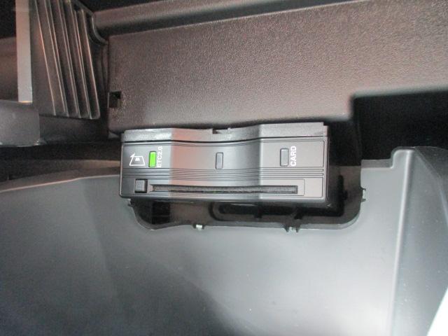 GLB GLB200d 4マチック レーダーセーフ アンビエントライト MBUXナビTV 全方位カメラ パワーシート シートヒーター ハーフレザーシート パワーテールゲート ワイヤレスチャージ 衝突軽減 踏み間違い防止 前後ドラレコ(35枚目)