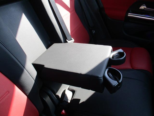 ＧＬＡクラス ＧＬＡ３５　４マチック　レザーＥＸ　アドバンスドＰ　レーダーセーフ　オプションカラー　ＭＢＵＸナビＴＶ　全方位カメラ　アンビエントライト　ヘッドアップディスプレイ　ワイヤレスチャージ　前後ドラレコ　シートヒーター（77枚目）