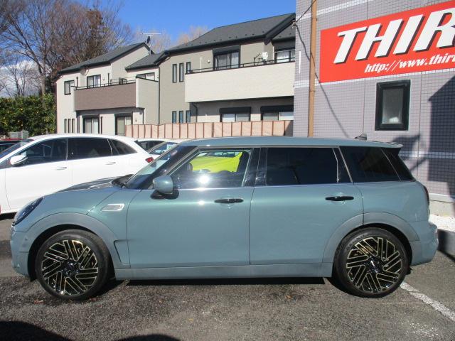 ＭＩＮＩ クーパー　クラブマン　アントールド・エディション　特別仕様車　ディスプレイメーター　カープレイ対応　バックモニター　衝突軽減ブレーキ　ドラレコ　インテリセーフ　シートヒーター　追従クルーズ　アンビエントライト　専用シート　ＬＥＤヘッドライト（5枚目）