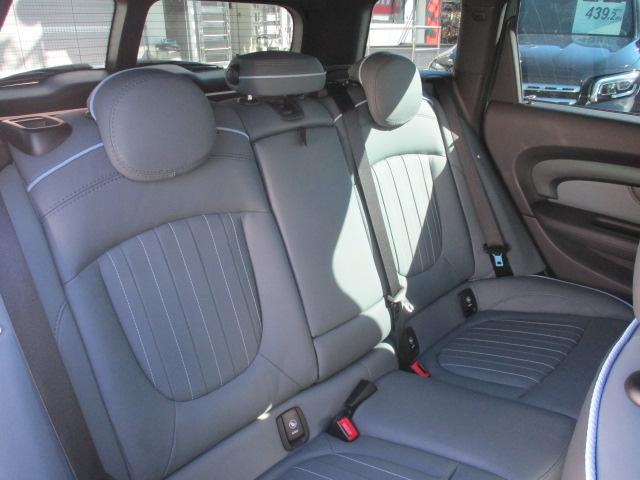 ＭＩＮＩ クーパー　クラブマン　アントールド・エディション　特別仕様車　ディスプレイメーター　カープレイ対応　バックモニター　衝突軽減ブレーキ　ドラレコ　インテリセーフ　シートヒーター　追従クルーズ　アンビエントライト　専用シート　ＬＥＤヘッドライト（12枚目）